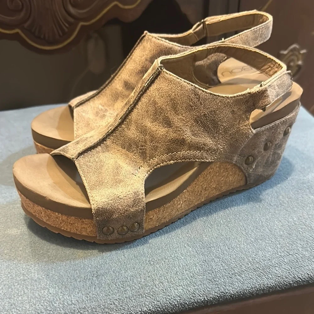Tan Wedge Shoes with Slingback and Peep-Toe - Picture 2 of 6